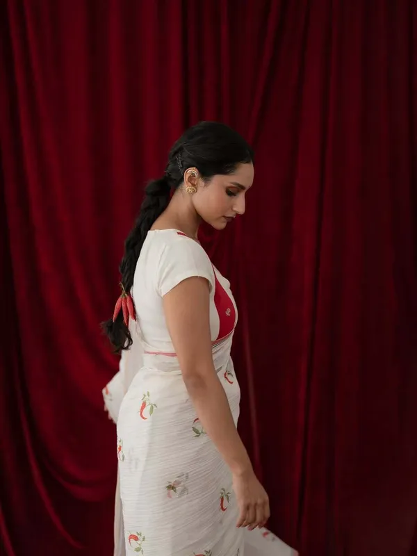 White_Linen_Saree_For_Women