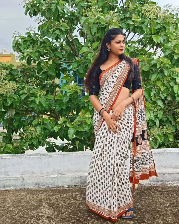 Beige_Mulmul_Saree_For_Women