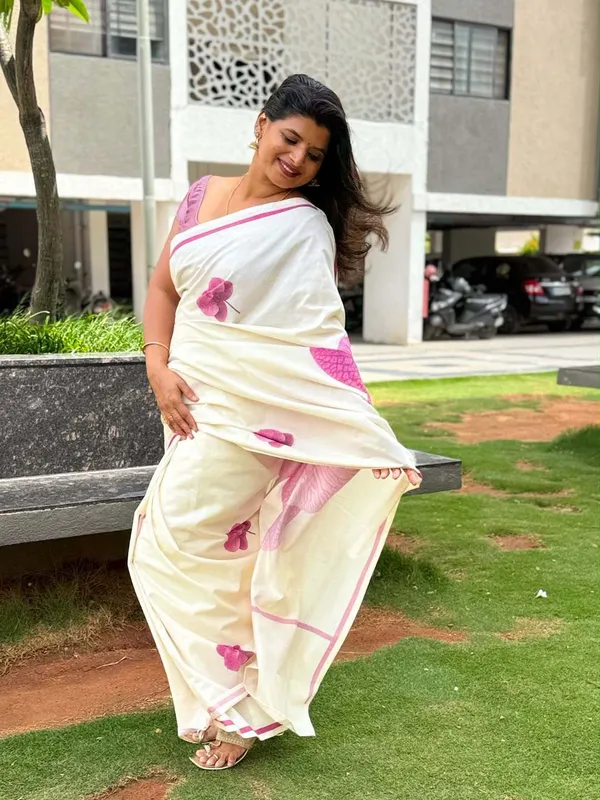 White_Cotton_Linen_Saree_For_Women
