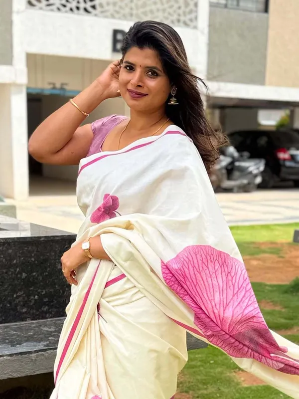 White_Cotton_Linen_Saree_For_Women