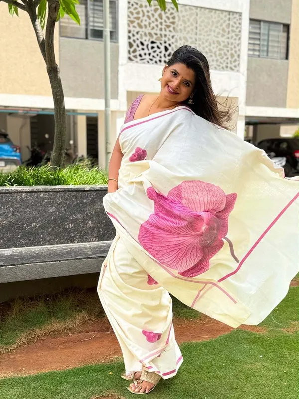 White_Cotton_Linen_Saree_For_Women