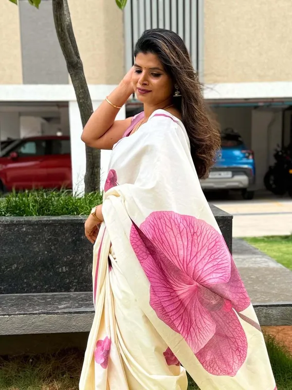 White_Cotton_Linen_Saree_For_Women