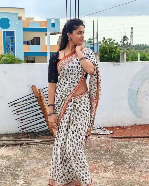 Beige_Mulmul_Saree_For_Women