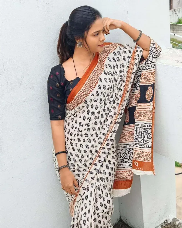 Beige_Mulmul_Saree_For_Women
