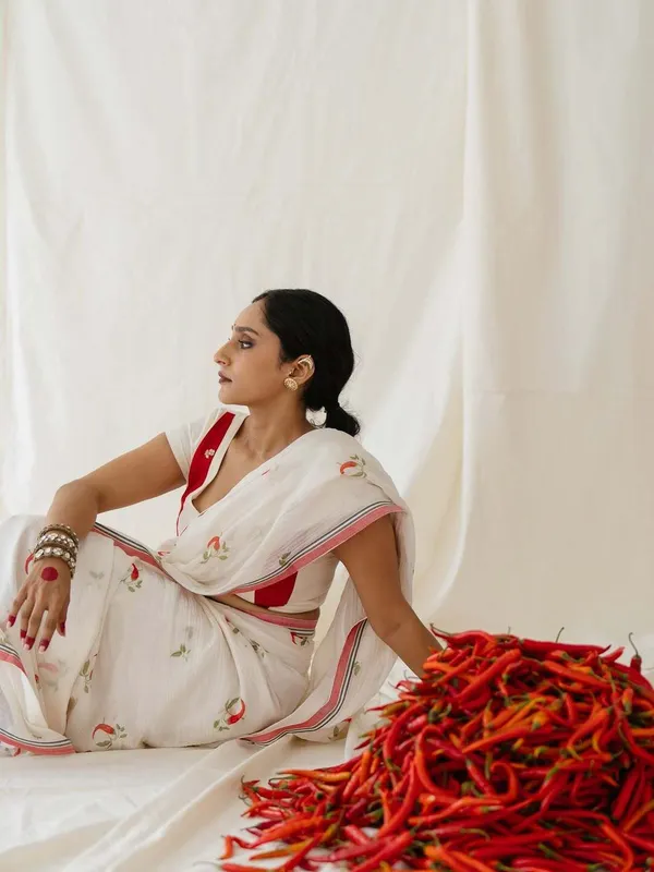 White_Linen_Saree_For_Women
