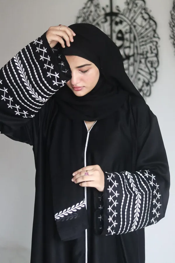 Black_Embroidery_Abaya_With_Hijab_For_Women
