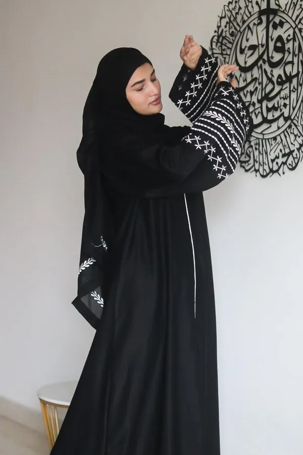 Black_Embroidery_Abaya_With_Hijab_For_Women