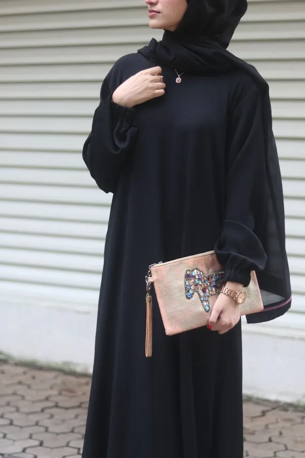 Black_Zoom_Fabric_Classic_Full-Length_Abaya_For_Women