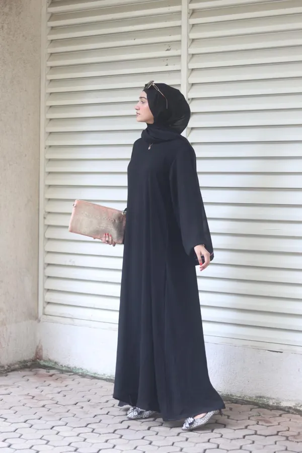 Black_Zoom_Fabric_Classic_Full-Length_Abaya_For_Women