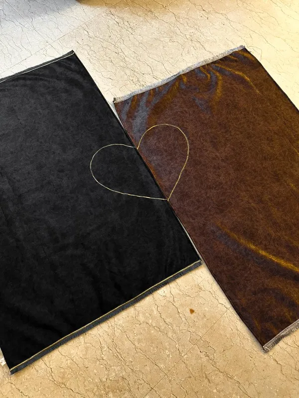 Customized_Heart_Design_Couple_Prayer_Mat_Set_Of_2_Black_Brown