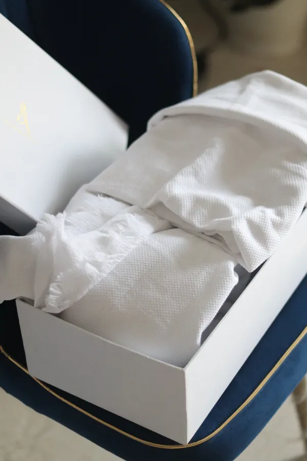 White_Towel_Unstitched_Ihram_Set_For_Men
