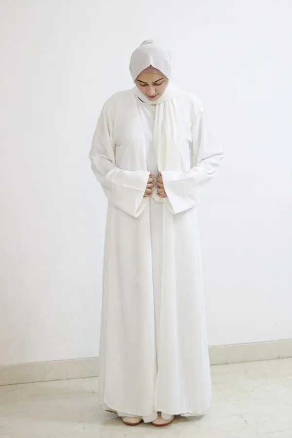 White_Umrah_Abaya_With_Inner_Slit_Shrug_Hijab_For_Women