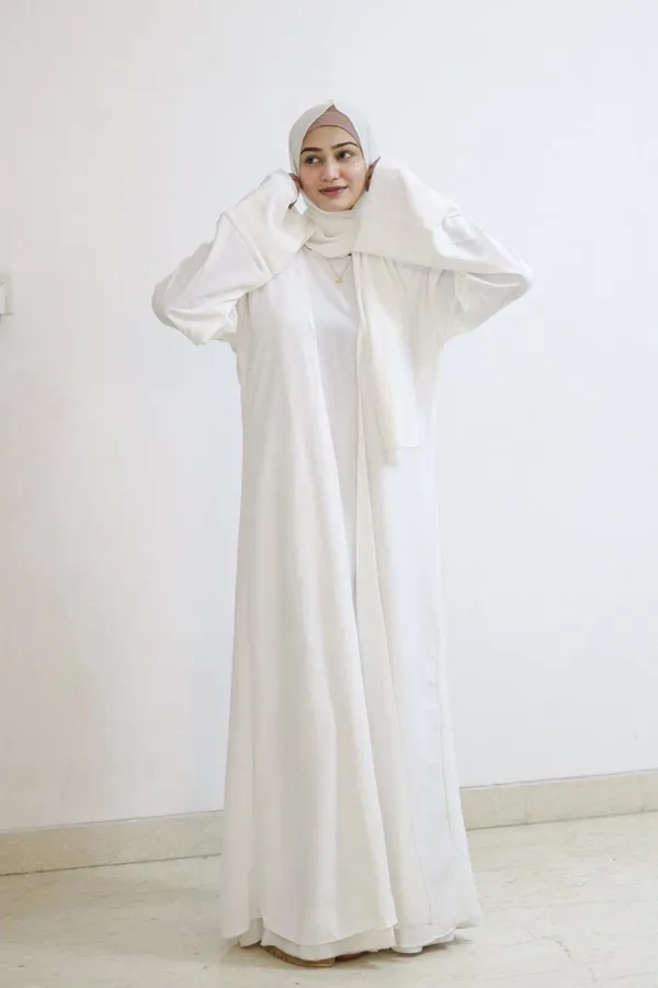 White_Umrah_Abaya_With_Inner_Slit_Shrug_Hijab_For_Women