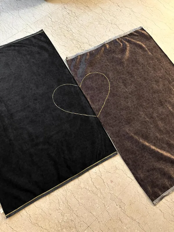 Woven_Heart_Customized_Couple_Prayer_Mat_Black_Grey_Set_Of_2