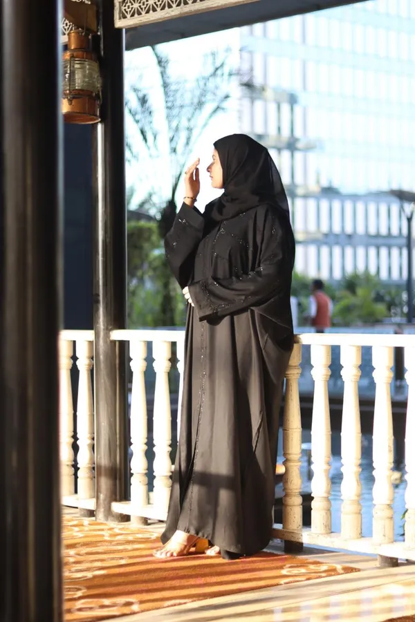 Black_Nida_Rhinestone_Detail_Abaya_With_Niqab_Hijab_For_Women