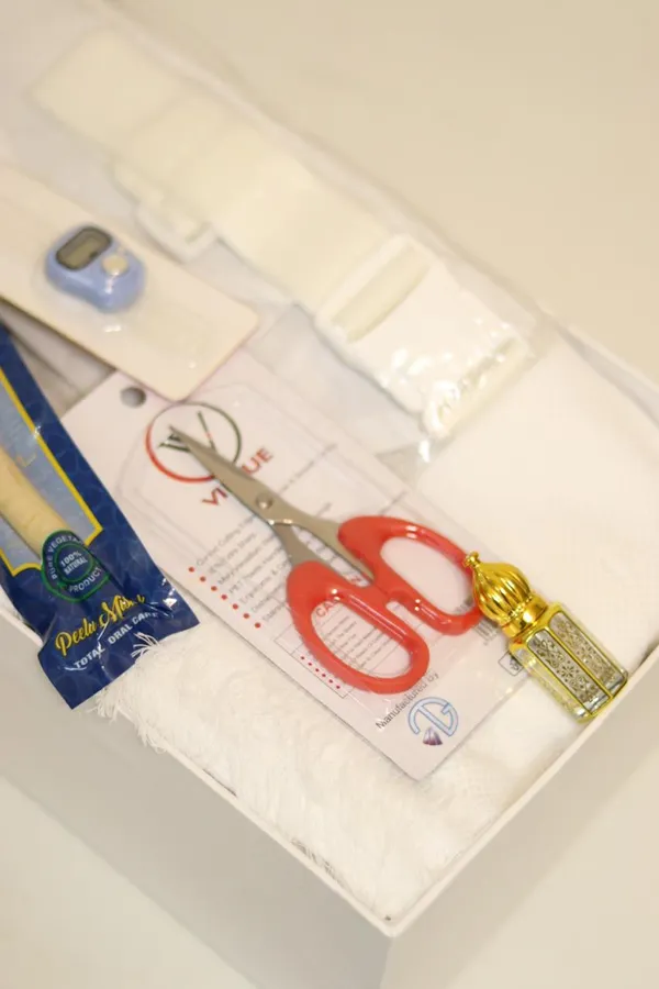 Umrah_Essentials_Gift_Box_For_Men