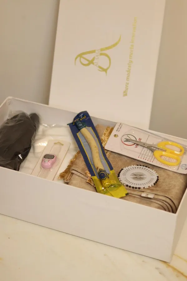 Umrah_Essentials_Gift_Box_For_Women