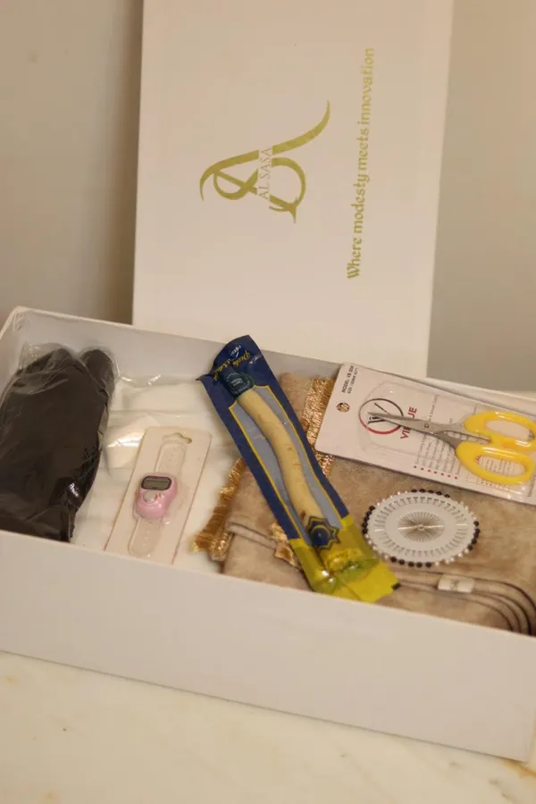 Umrah_Essentials_Gift_Box_For_Women