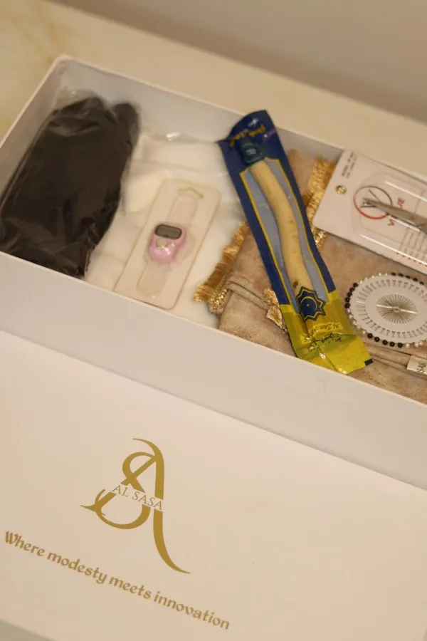 Umrah_Essentials_Gift_Box_For_Women