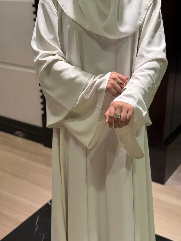 White_Flare_Sleeve_Umrah_Abaya_With_Hijab_For_Women