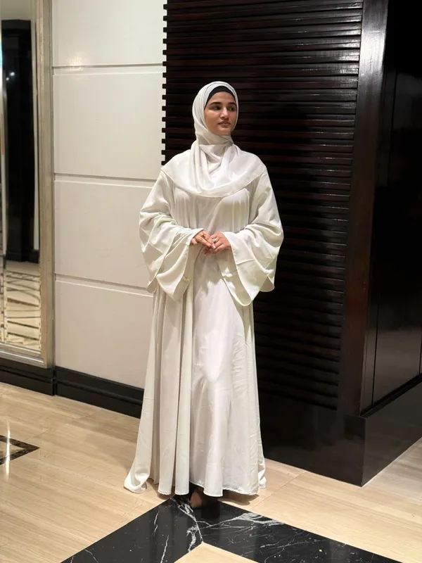 White_Flare_Sleeve_Umrah_Abaya_With_Hijab_For_Women