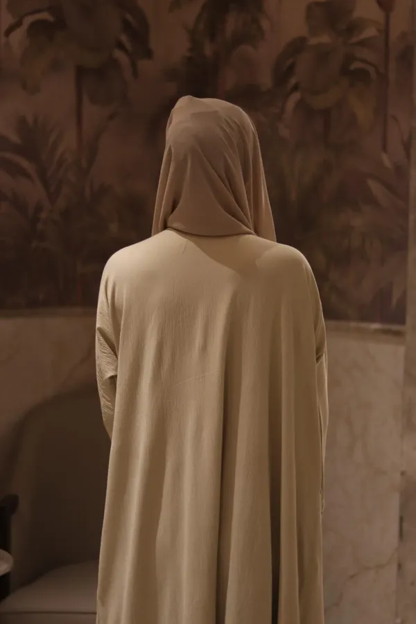 Beige_Cy_Fabric_Smart_Abaya_With_Pockets_And_Zip_For_Women