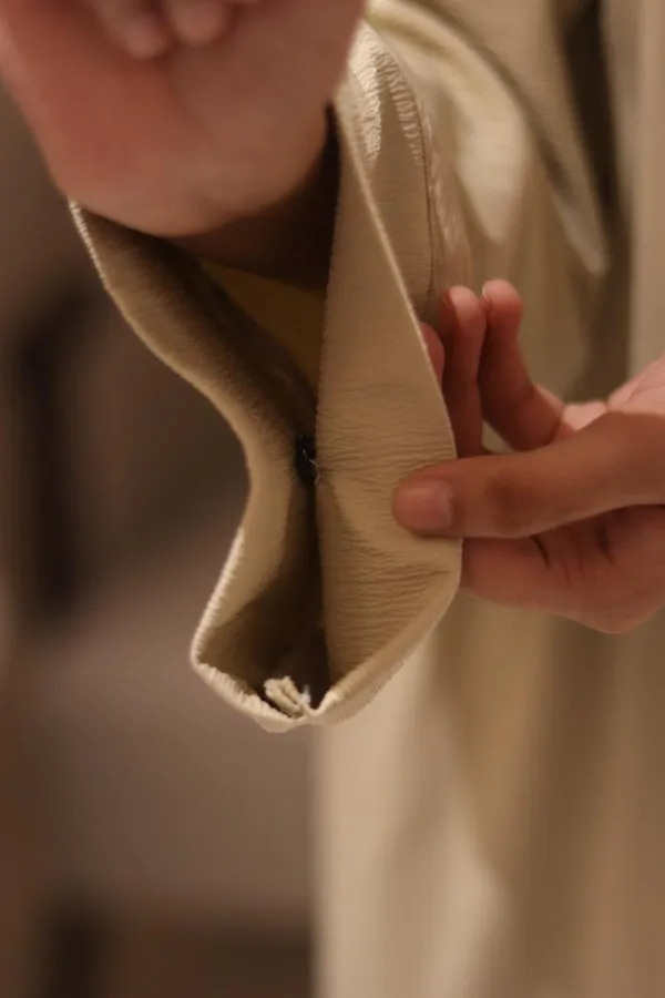 Beige_Cy_Fabric_Smart_Abaya_With_Pockets_And_Zip_For_Women