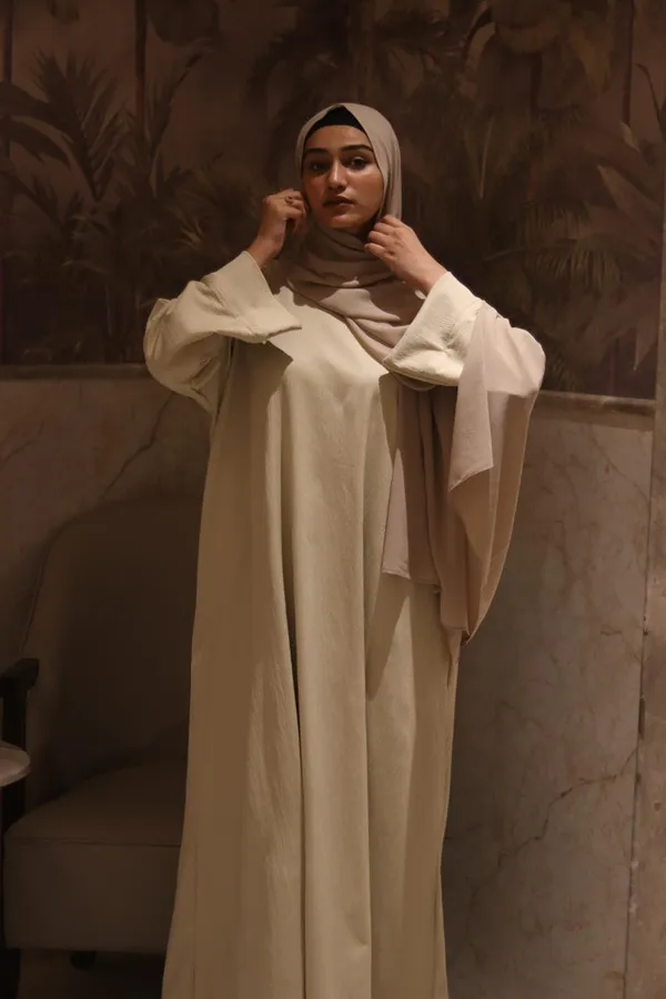 Beige_Cy_Fabric_Smart_Abaya_With_Pockets_And_Zip_For_Women