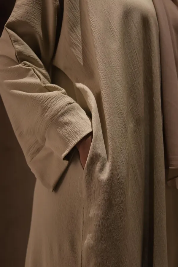 Beige_Cy_Fabric_Smart_Abaya_With_Pockets_And_Zip_For_Women
