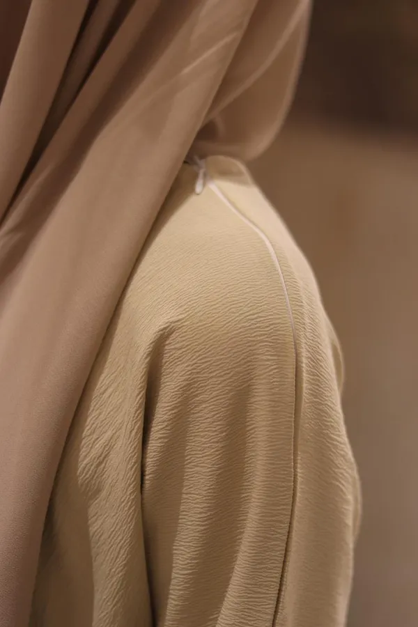 Beige_Cy_Fabric_Smart_Abaya_With_Pockets_And_Zip_For_Women