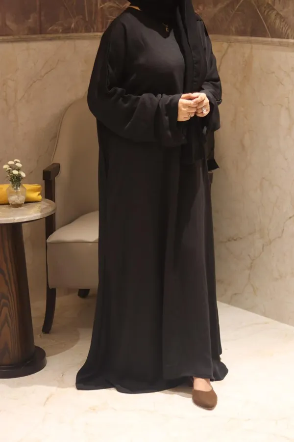Black_Cy_Fabric_Smart_Abaya_With_Pockets_And_Zip_For_Women