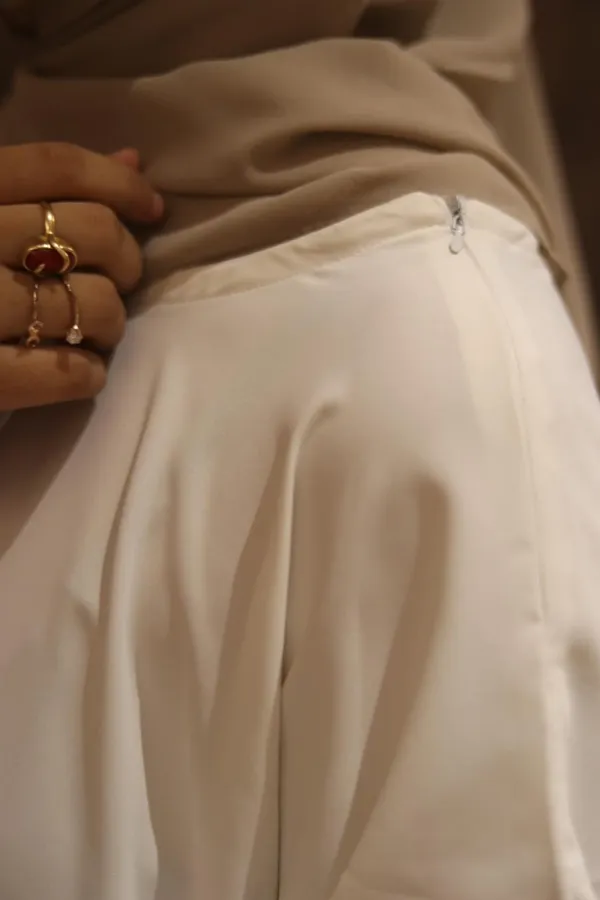 White_Cy_Fabric_Smart_Abaya_With_Pockets_Zip_For_Women