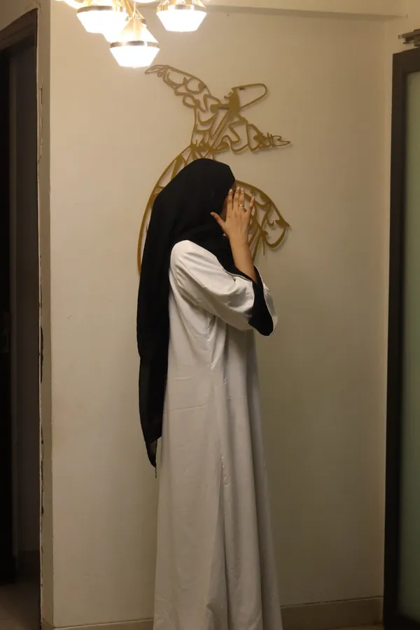 Black_White_Reversible_2-In-1_Abaya_For_Women