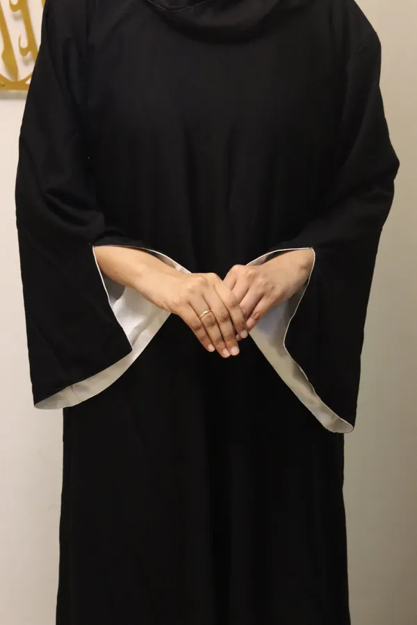 Black_White_Reversible_2-In-1_Abaya_For_Women