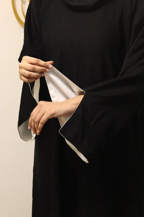 Black_White_Reversible_2-In-1_Abaya_For_Women