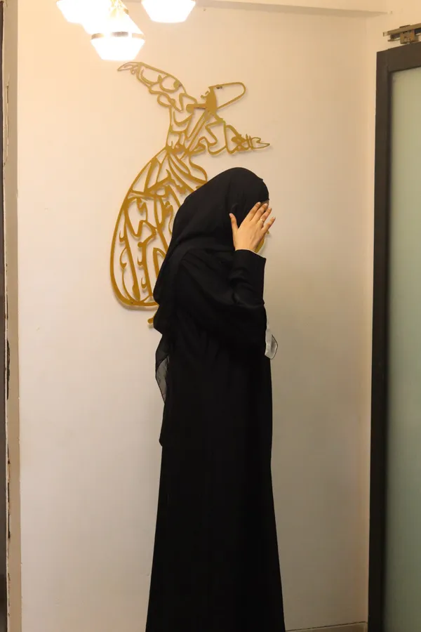Black_White_Reversible_2-In-1_Abaya_For_Women