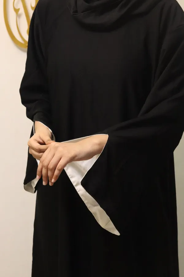 Black_White_Reversible_2-In-1_Abaya_For_Women