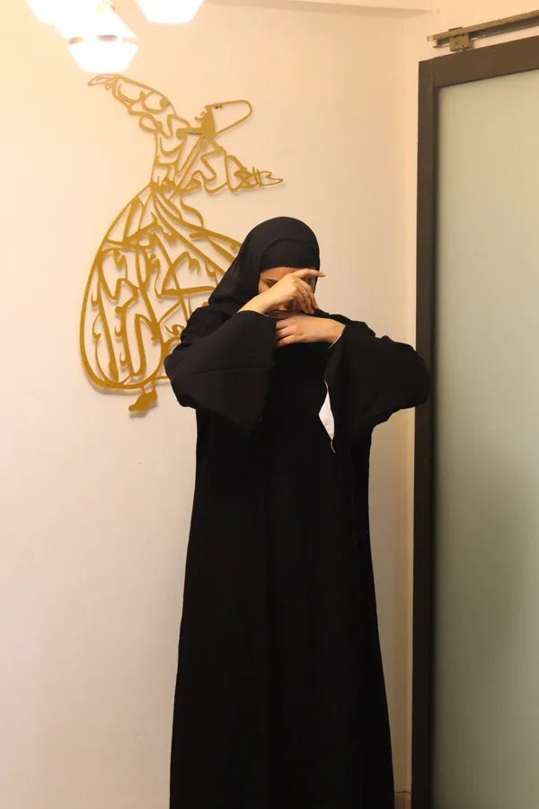 Black_White_Reversible_2-In-1_Abaya_For_Women