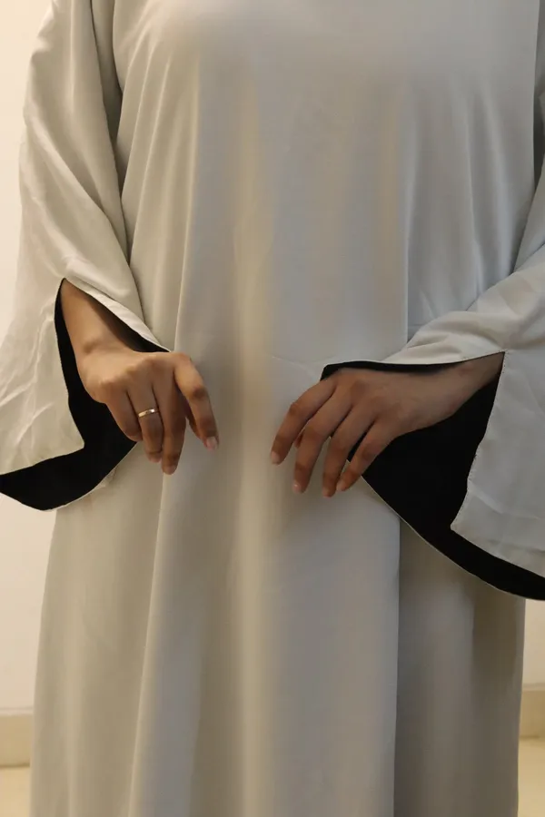 Black_White_Reversible_2-In-1_Abaya_For_Women