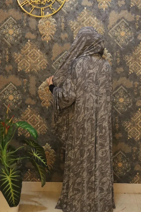 Grey_Shimmery_Marble_3-Piece_Abaya_Set_With_Inner_Slit_Hijab_For_Women