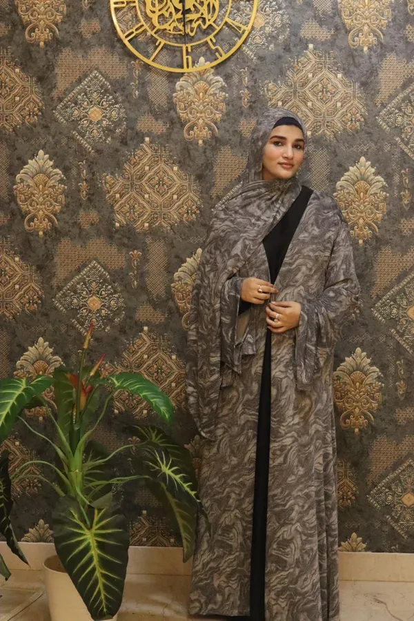 Grey_Shimmery_Marble_3-Piece_Abaya_Set_With_Inner_Slit_Hijab_For_Women