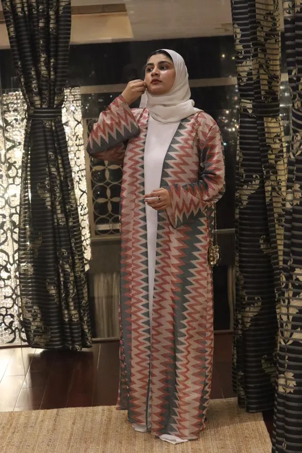 Multicolor_Zigzag_Straight_Shrug_Abaya_Set_With_Inner_Slit