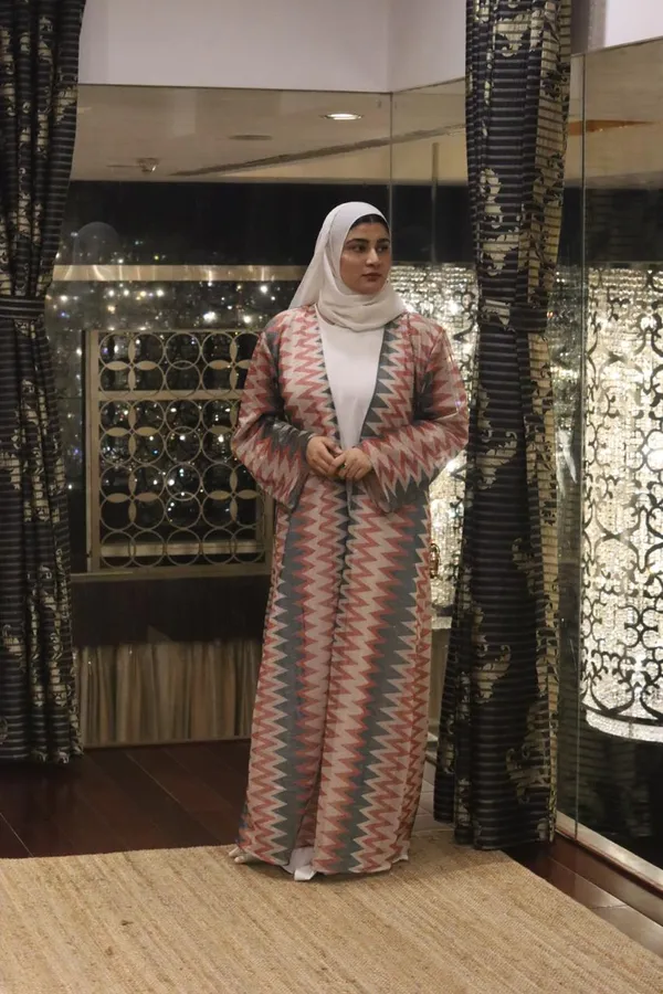 Multicolor_Zigzag_Straight_Shrug_Abaya_Set_With_Inner_Slit