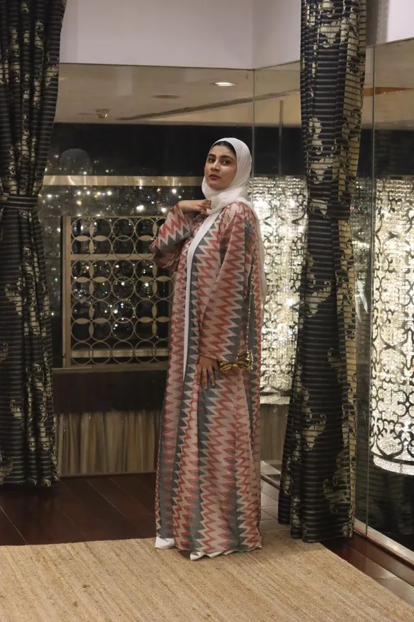 Multicolor_Zigzag_Straight_Shrug_Abaya_Set_With_Inner_Slit