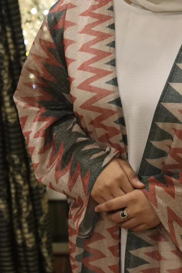 Multicolor_Zigzag_Straight_Shrug_Abaya_Set_With_Inner_Slit