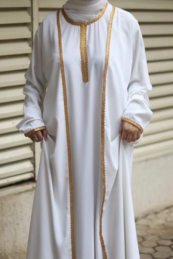 White_3-Piece_Umrah_Abaya_With_Inner_Slit_Shrug_And_Hijab_For_Women