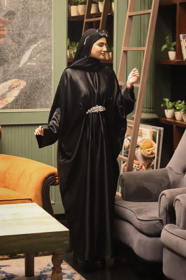 Black_Shimmer_Abaya_With_Hijab_For_Women