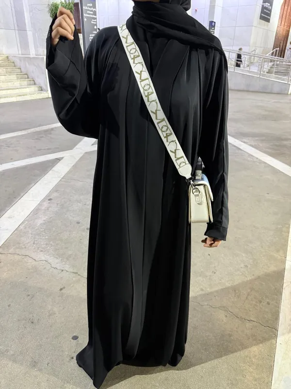 Black_Nida_Fabric_Classic_Full_Length_Emirati_Abaya_For_Women