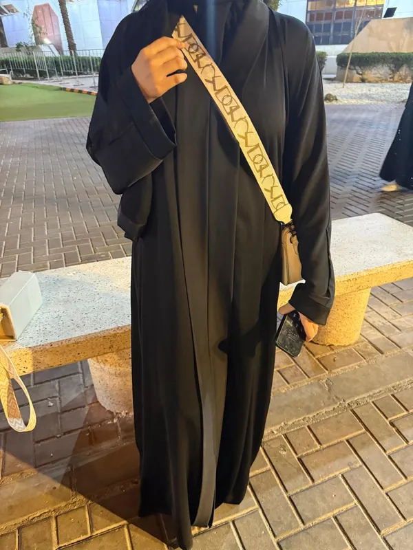 Black_Nida_Fabric_Classic_Full_Length_Emirati_Abaya_For_Women