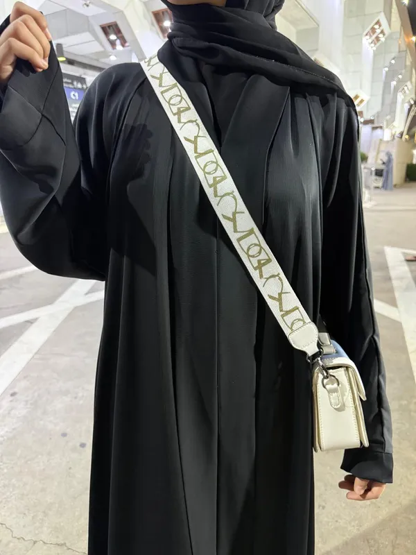 Black_Nida_Fabric_Classic_Full_Length_Emirati_Abaya_For_Women